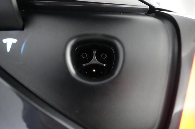 2024 Tesla Model Y — photo 8 of 21