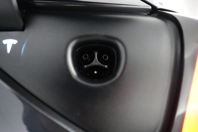 2024 Tesla Model Y — photo 8 of 21
