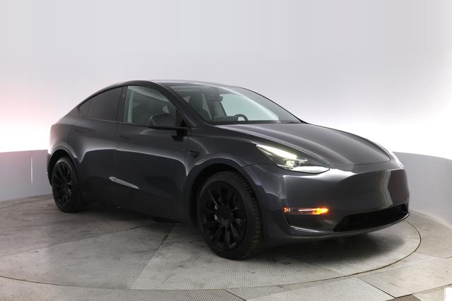 2024 Tesla Model Y — photo 10 of 21