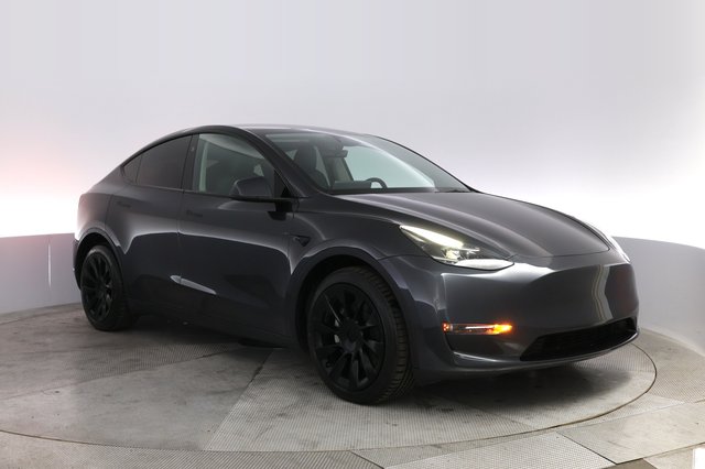 2024 Tesla Model Y — photo 10 of 21