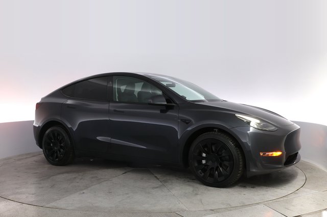 2024 Tesla Model Y — photo 11 of 21
