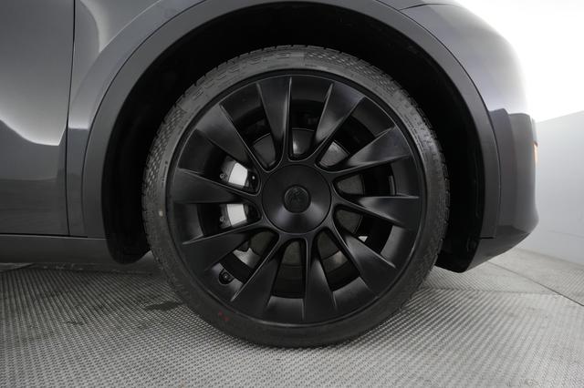 2024 Tesla Model Y — photo 7 of 21