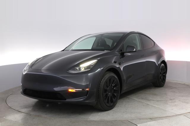 2024 Tesla Model Y — VIN 7SAYGDEE6RF021561