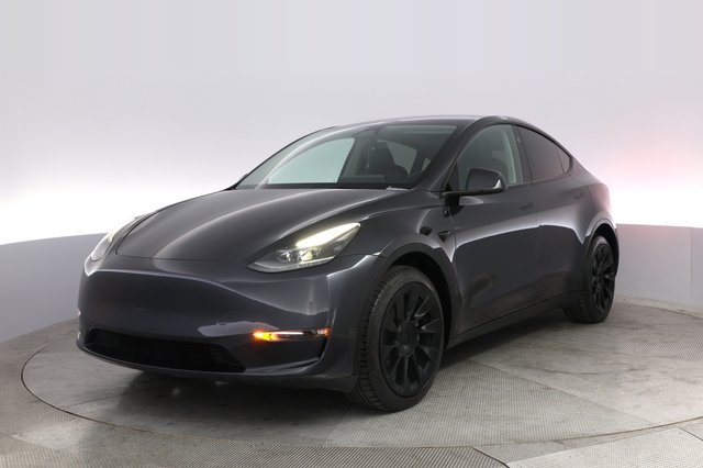2024 Tesla Model Y — VIN 7SAYGDEE6RF021561