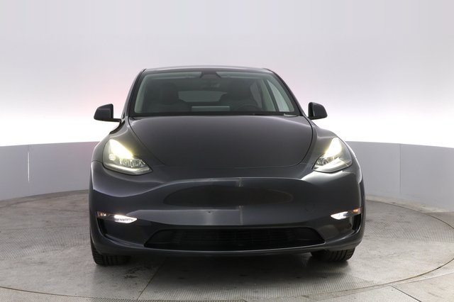 2024 Tesla Model Y — photo 9 of 21