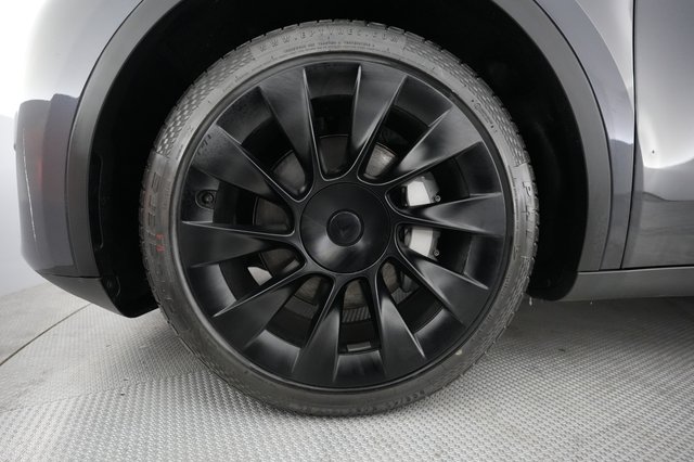 2024 Tesla Model Y — photo 15 of 21