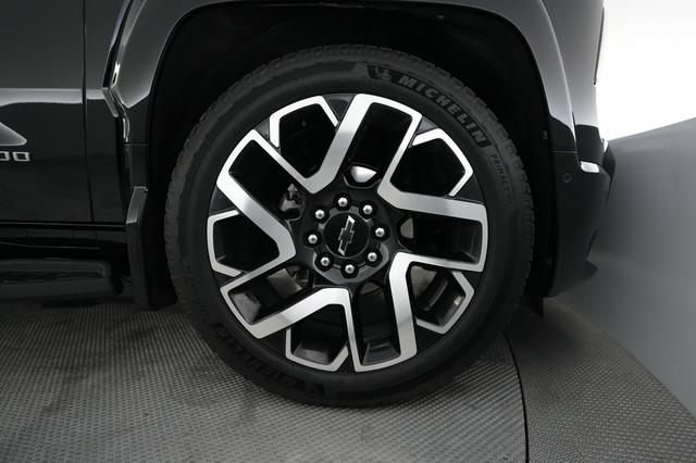 2024 Chevrolet Silverado EV — photo 7 of 16