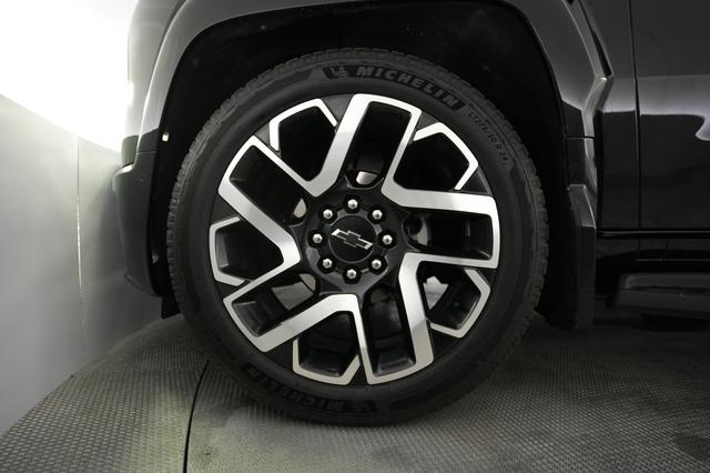 2024 Chevrolet Silverado EV — photo 10 of 16