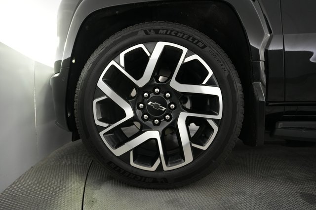 2024 Chevrolet Silverado EV — photo 10 of 16
