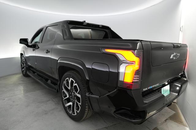 2024 Chevrolet Silverado EV — photo 2 of 16