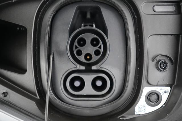 2024 Jaguar I-Pace — photo 8 of 24