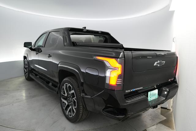 2024 Chevrolet Silverado EV — photo 2 of 15