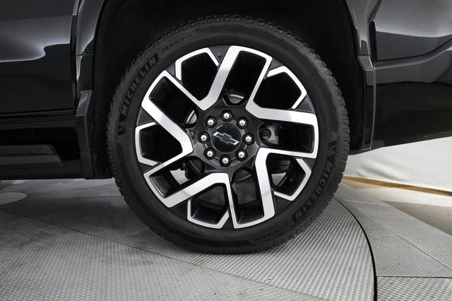 2024 Chevrolet Silverado EV — photo 9 of 15