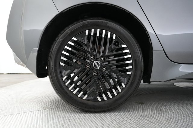 2024 Nissan LEAF — photo 17 of 20