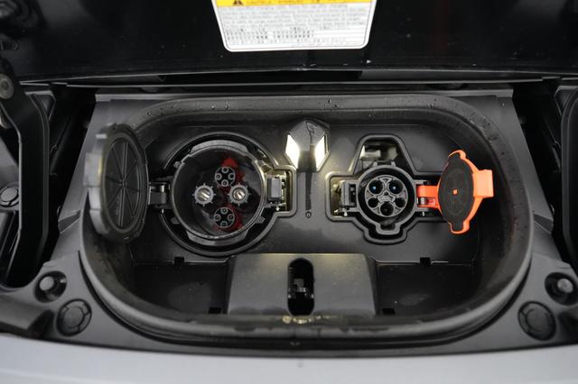 2024 Nissan LEAF — photo 8 of 20