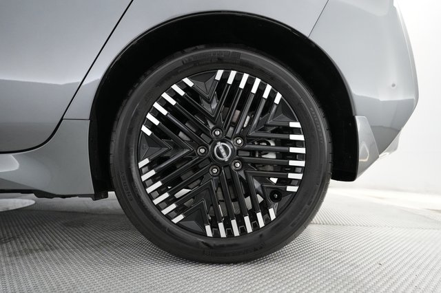 2024 Nissan LEAF — photo 16 of 20
