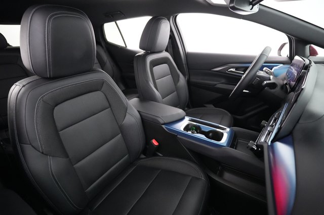 2024 Chevrolet Equinox EV — photo 18 of 21