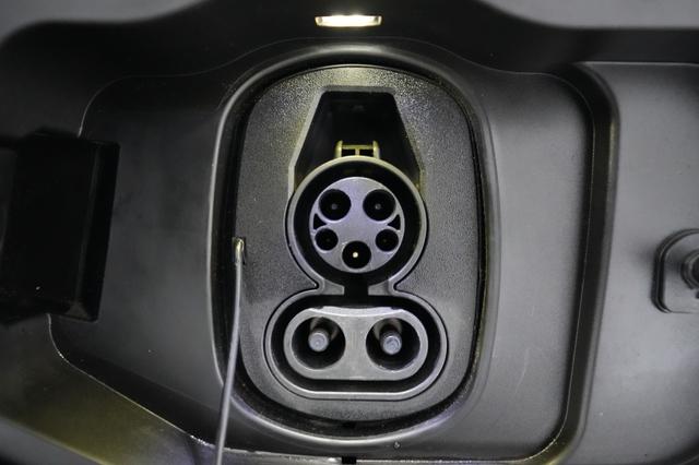 2024 Chevrolet Equinox EV — photo 8 of 20