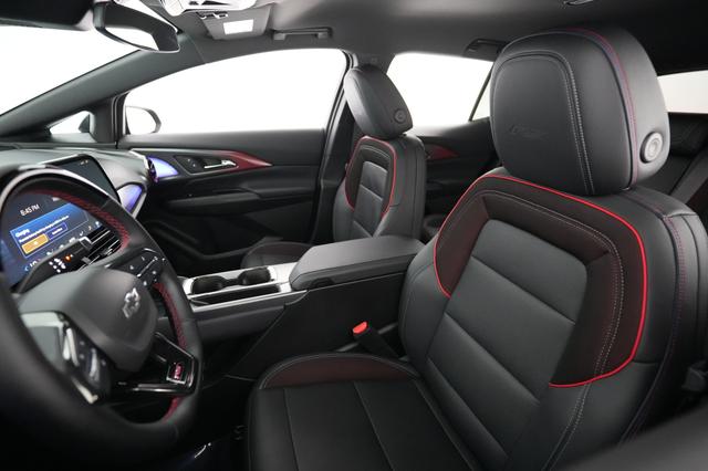 2024 Chevrolet Equinox EV — photo 3 of 20