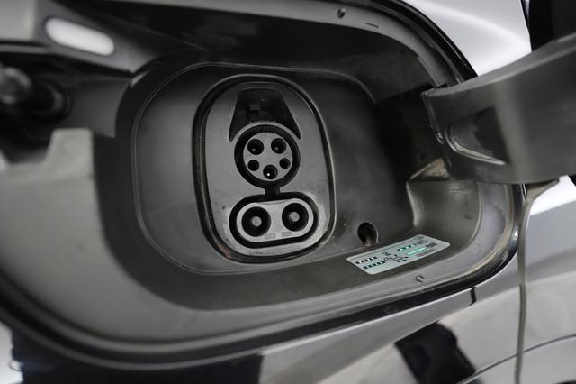 2023 Volkswagen ID.4 — photo 8 of 20