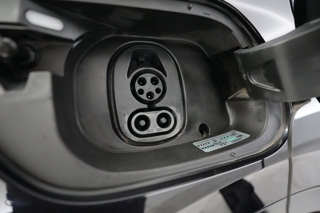 2023 Volkswagen ID.4 — photo 8 of 20