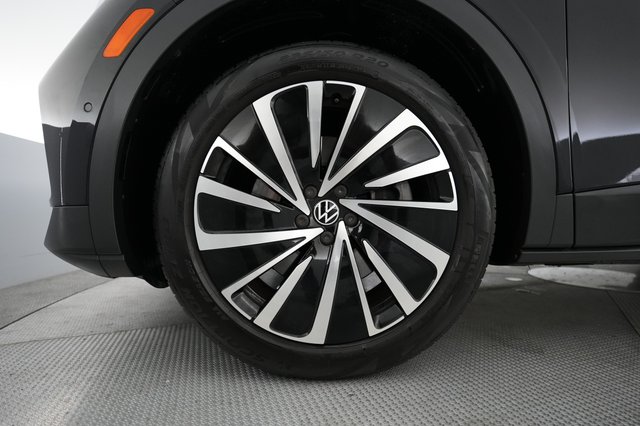 2023 Volkswagen ID.4 — photo 17 of 20