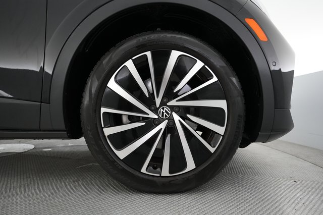 2023 Volkswagen ID.4 — photo 16 of 20