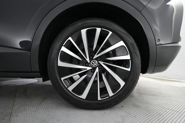 2023 Volkswagen ID.4 — photo 7 of 20