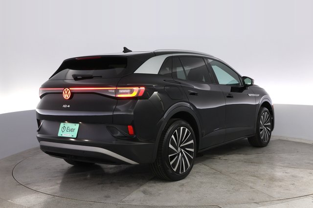 2023 Volkswagen ID.4 — photo 2 of 20