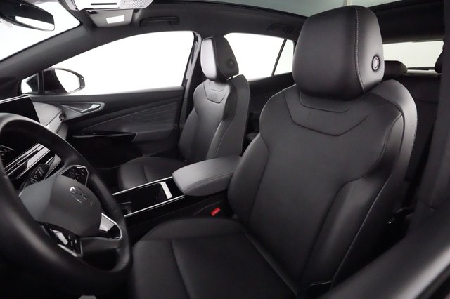 2023 Volkswagen ID.4 — photo 3 of 20