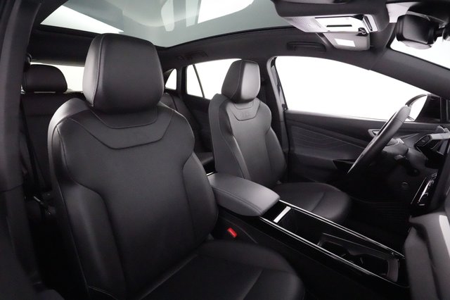 2023 Volkswagen ID.4 — photo 18 of 20