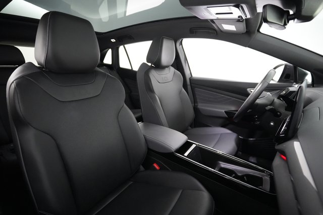 2023 Volkswagen ID.4 — photo 18 of 20