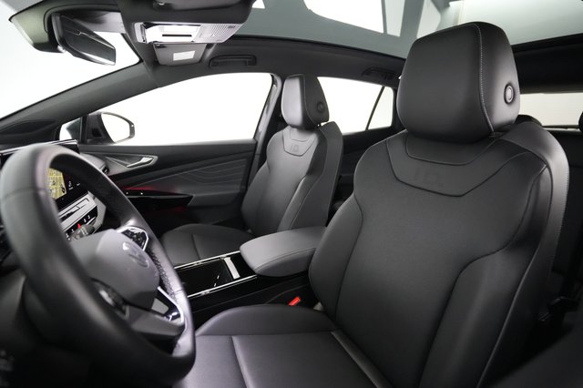 2023 Volkswagen ID.4 — photo 3 of 20