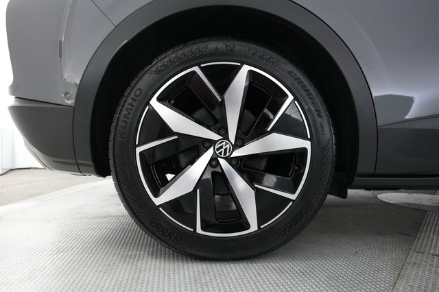 2023 Volkswagen ID.4 — photo 17 of 20