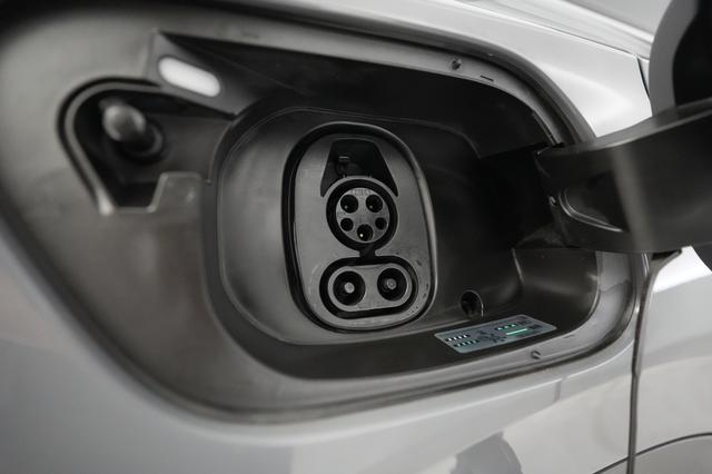 2023 Volkswagen ID.4 — photo 8 of 20