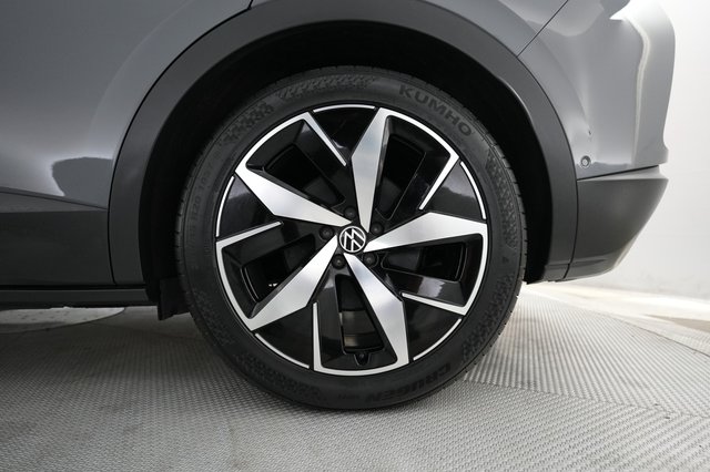 2023 Volkswagen ID.4 — photo 16 of 20