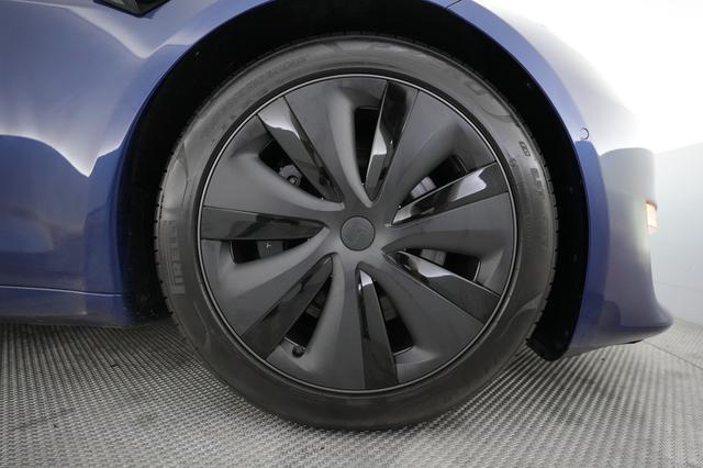 2022 Tesla Model S — photo 7 of 23