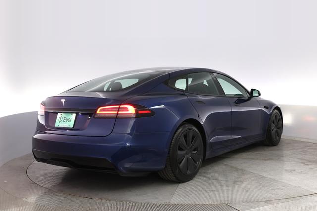 2022 Tesla Model S — photo 2 of 23