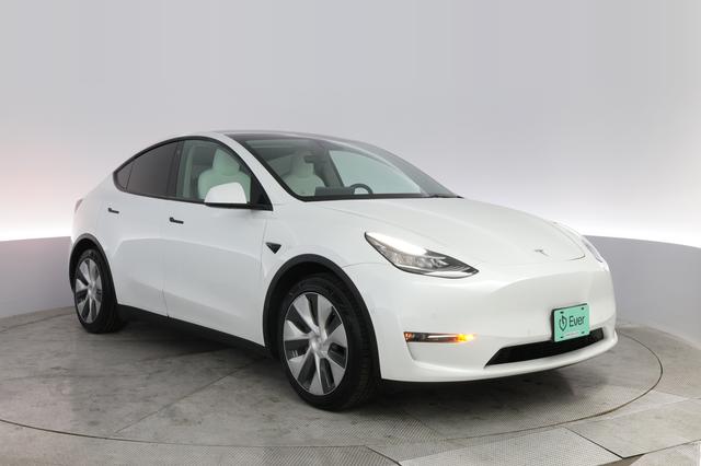 2022 Tesla Model Y — photo 10 of 21