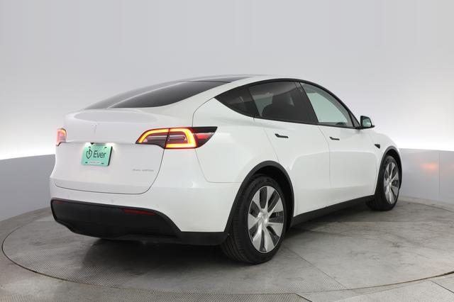 2022 Tesla Model Y — photo 2 of 21