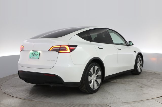 2022 Tesla Model Y — photo 2 of 21