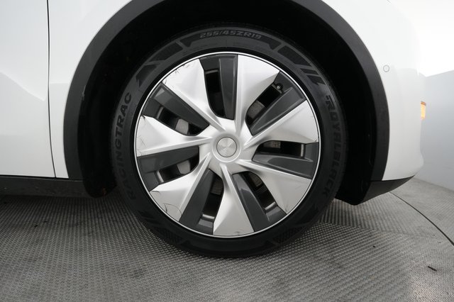 2022 Tesla Model Y — photo 15 of 21