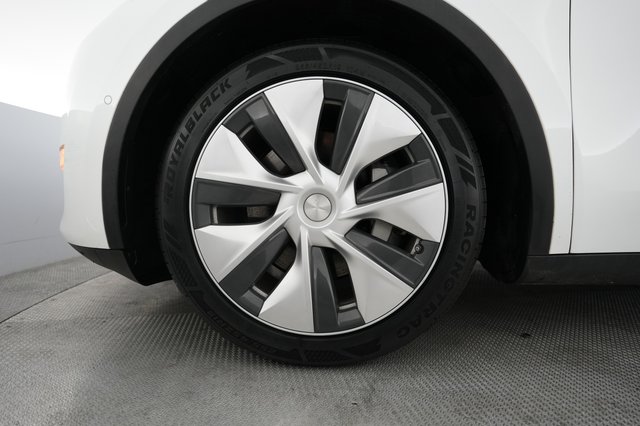 2022 Tesla Model Y — photo 7 of 21