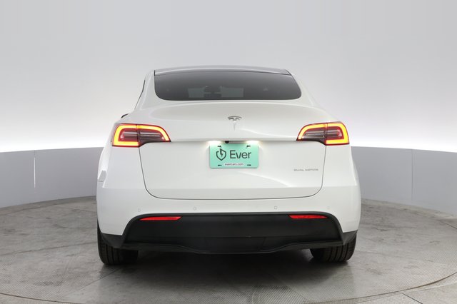 2022 Tesla Model Y — photo 12 of 21