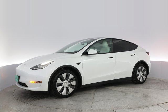 2022 Tesla Model Y — photo 14 of 21