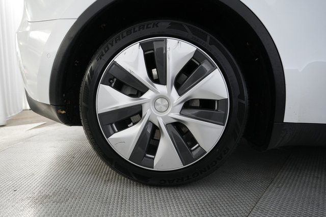 2022 Tesla Model Y — photo 16 of 21