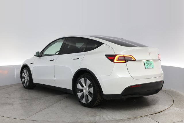 2022 Tesla Model Y — photo 13 of 21