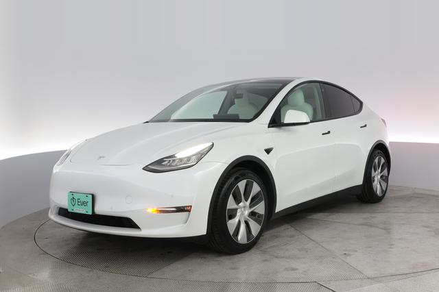 2022 Tesla Model Y — VIN 7SAYGAEE4NF382943