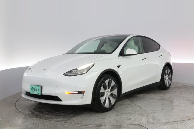 2022 Tesla Model Y — VIN 7SAYGAEE4NF382943