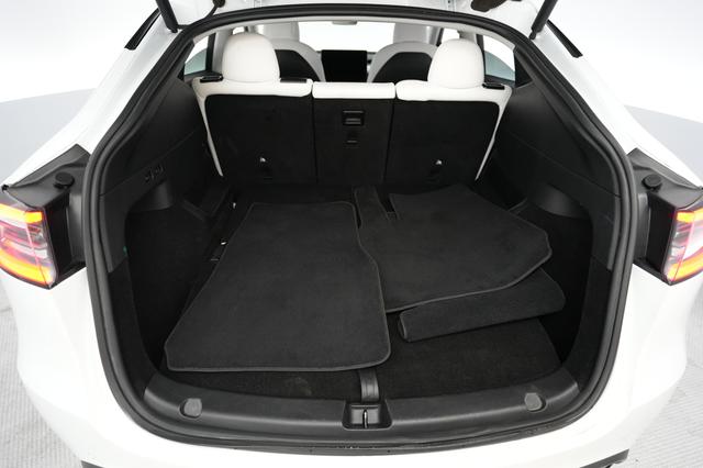 2022 Tesla Model Y — photo 6 of 21